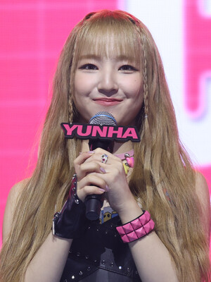 240806 UNIS Yunha - 'CURIOUS' Comeback Showcase