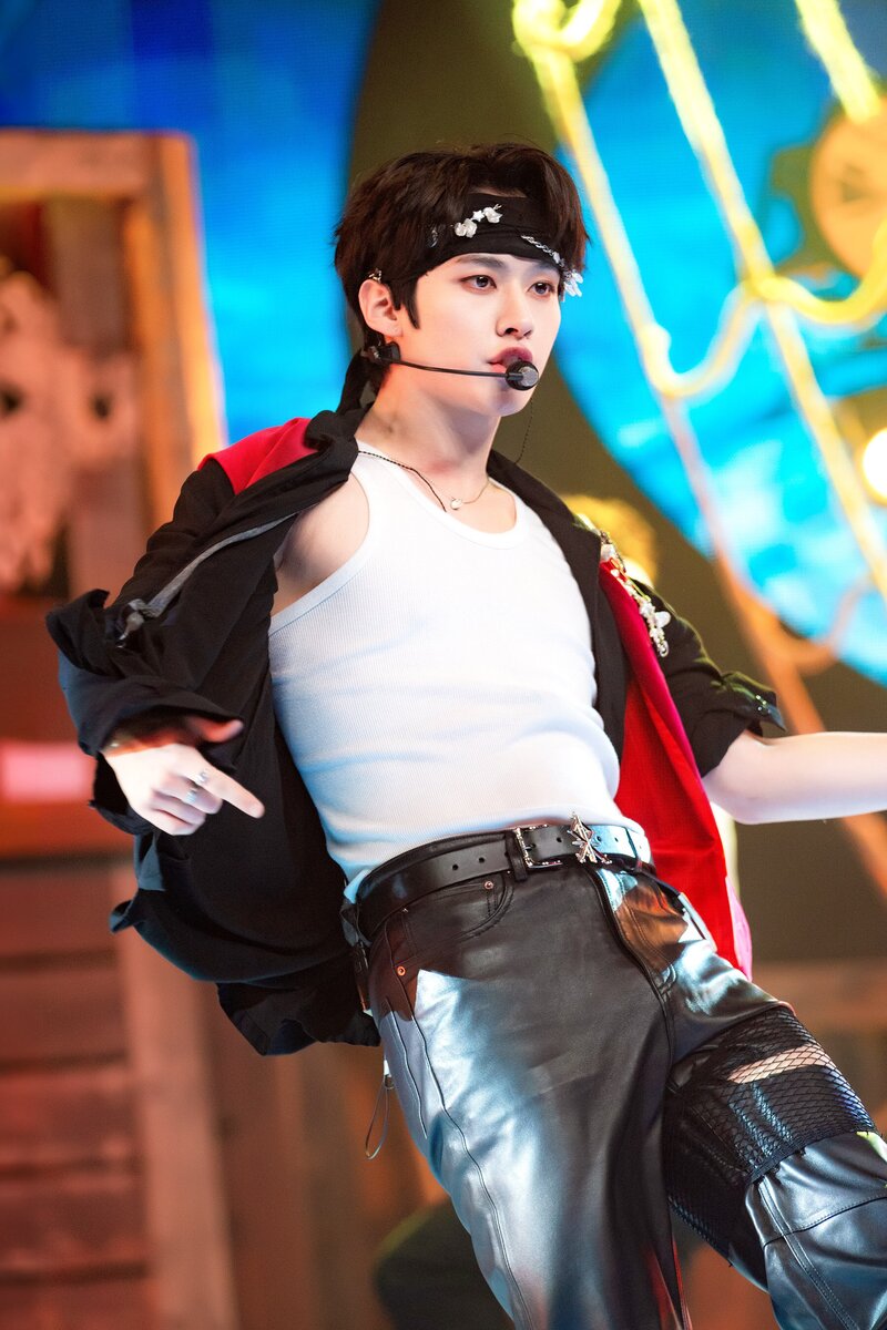 231112 Stray Kids Lee Know - 'Rock-Star' at Inkigayo | kpopping