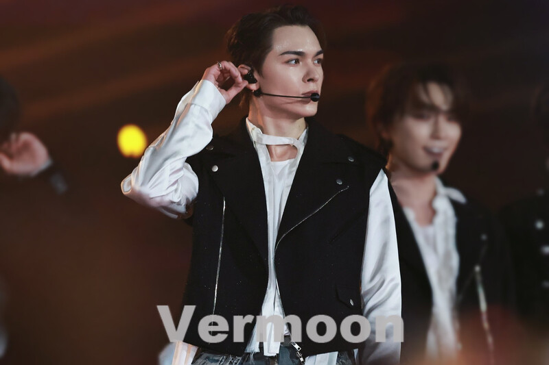 250105 SEVENTEEN Vernon at Golden Disk Awards 2025 documents 2