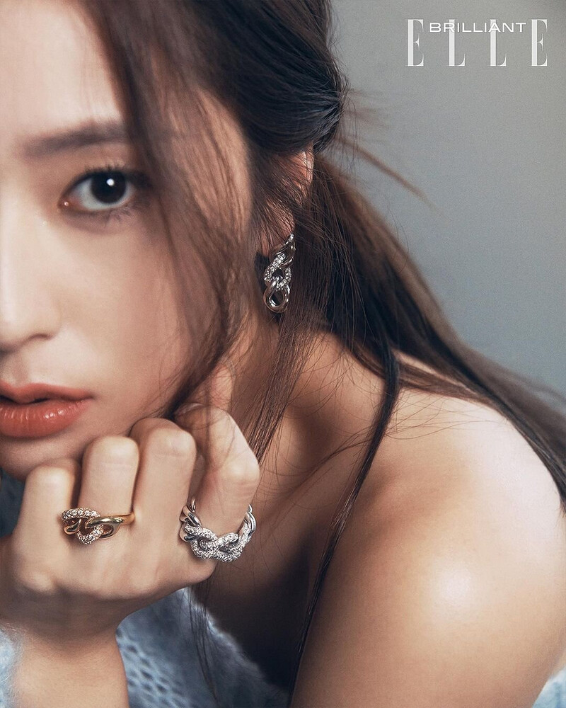 KRYSTAL JUNG for ELLE Korea  - October Issue 2023 documents 7