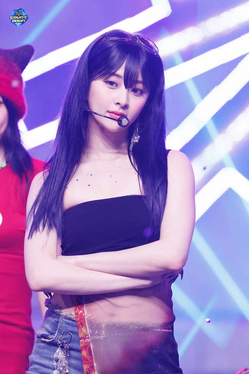 240905 LE SSERAFIM Yunjin - 'CRAZY' + '1-800-hot-n-fun' at M COUNTDOWN documents 8