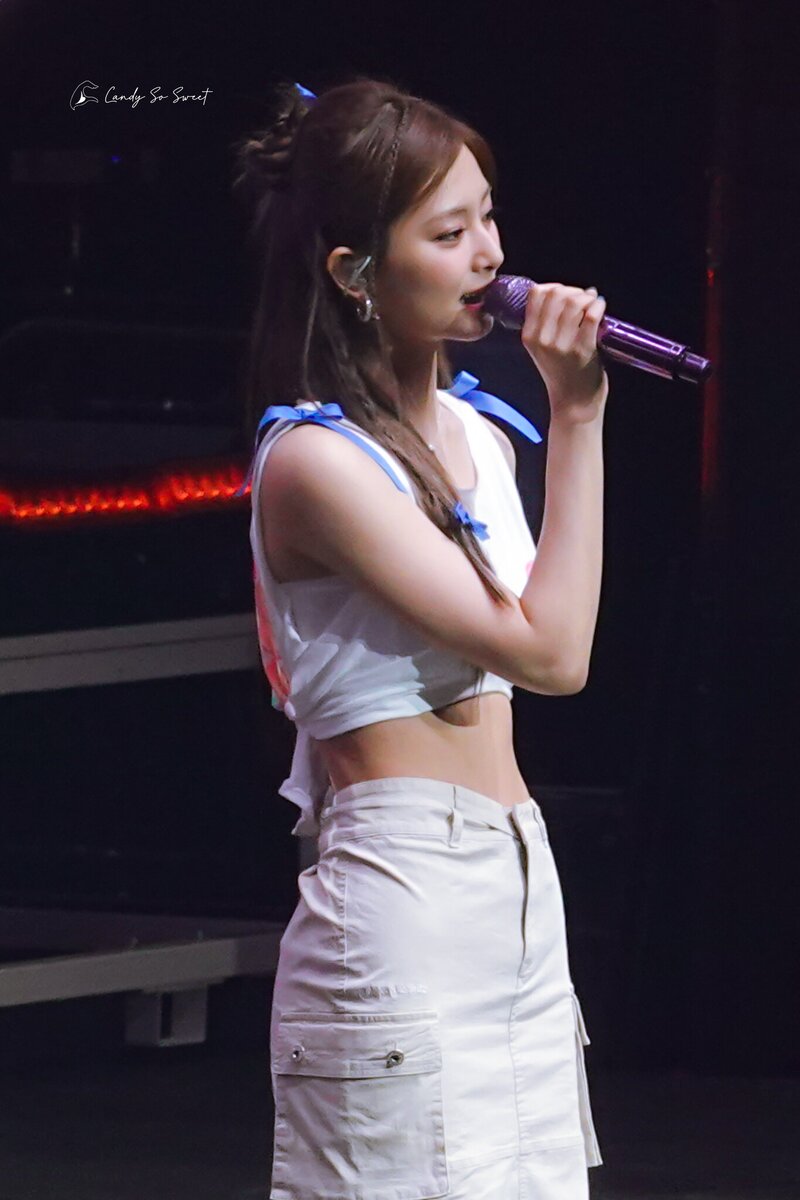 230613 TWICE Tzuyu - ‘READY TO BE’ World Tour in Oakland Day 2 documents 1