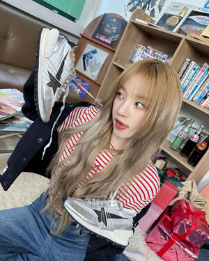 240405 - YUQI Instagram Update