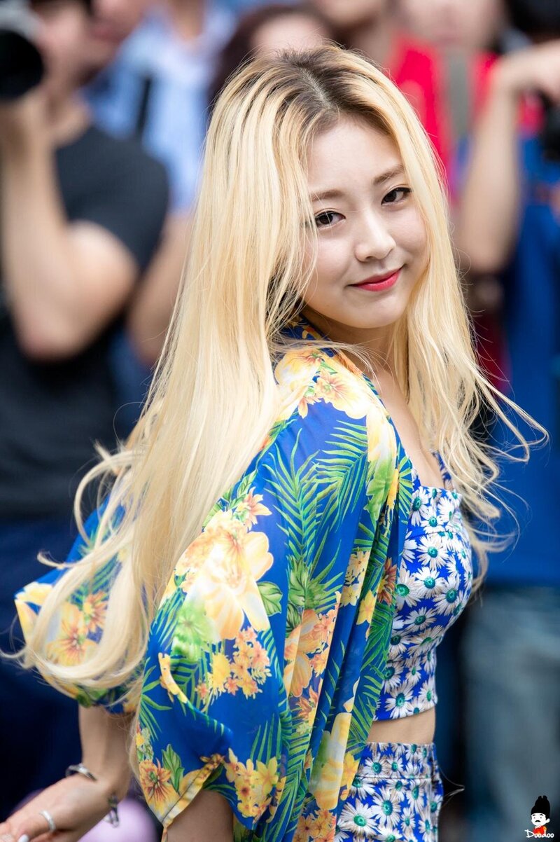 140807 Ladies' Code RiSe  at Myeongdong Guerrilla Concert documents 1
