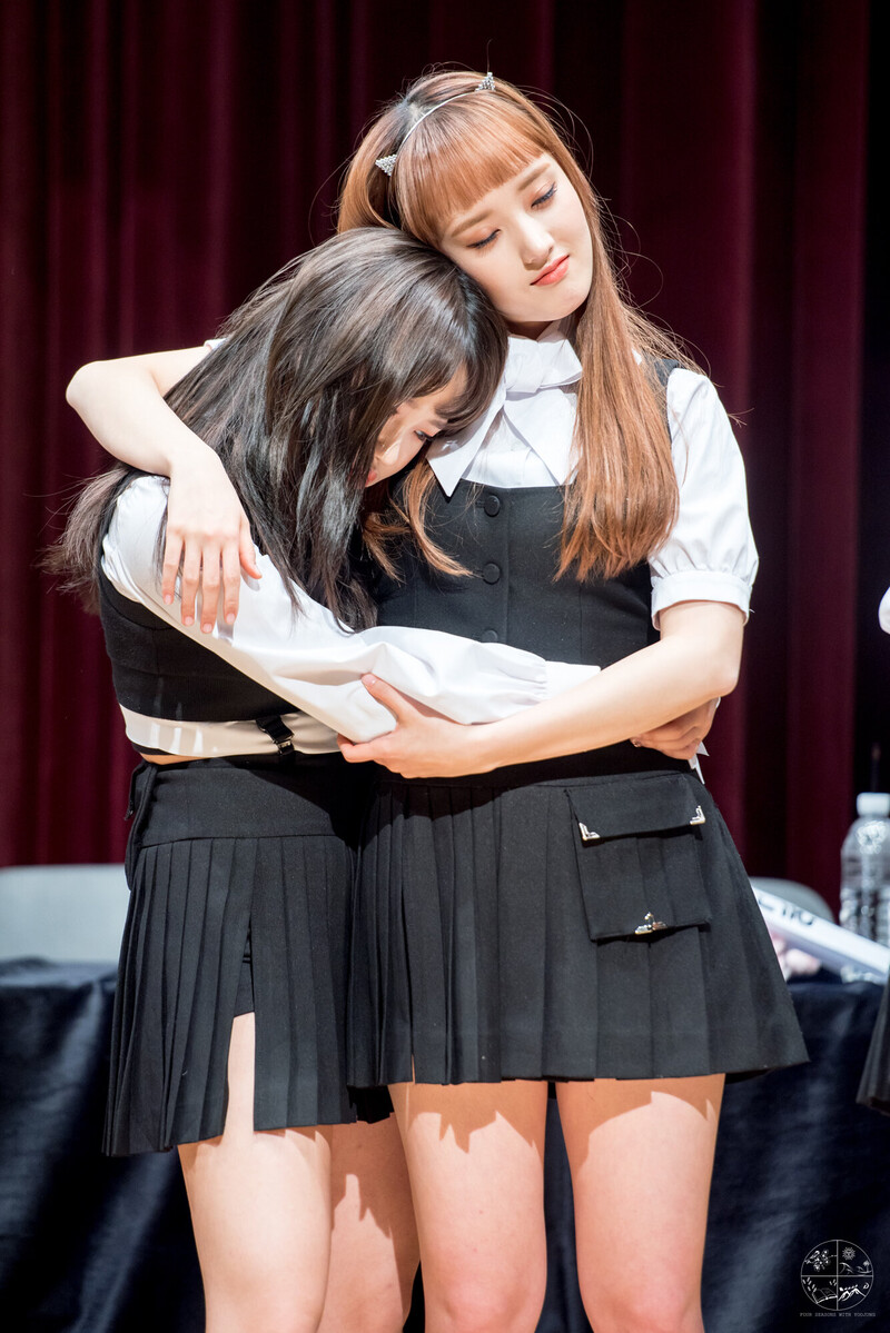 180324 Weki Meki at 'Lucky' Suwon Fansign documents 3