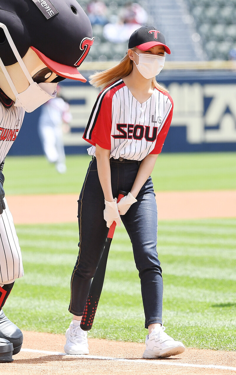 210530 ITZY Ryujin - LG Twins Baseball Game documents 14