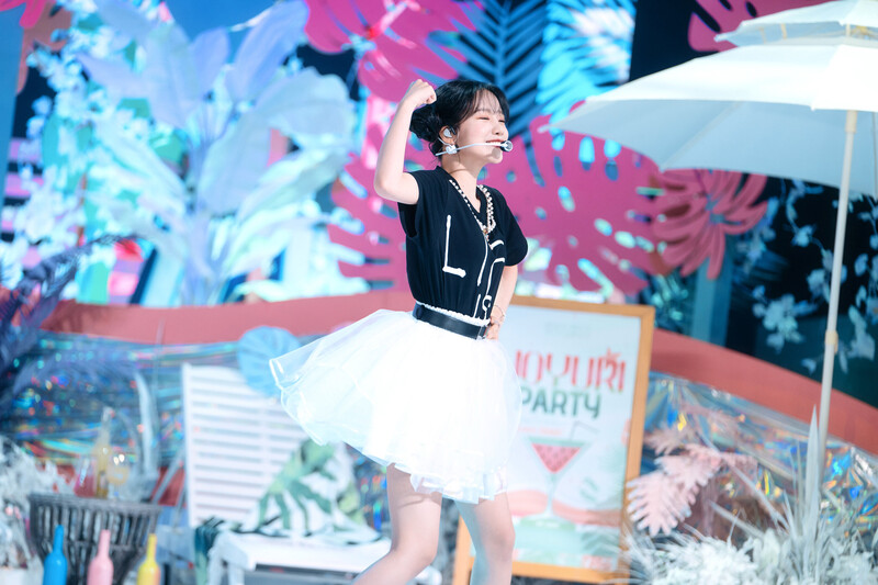 220605 Jo Yuri - 'Love Shhh!' at Inkigayo documents 13