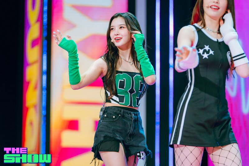 230418 Kep1er Dayeon - 'Giddy' at The Show documents 3