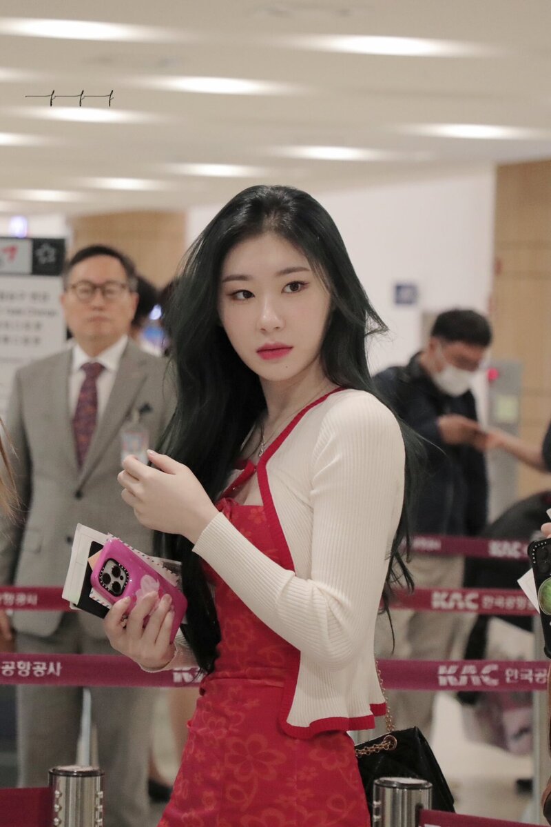 230513 ITZY Chaeryeong - Gimpo International Airport documents 18