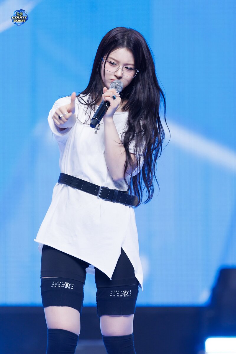 240125 NMIXX Sullyoon - 'DASH' at M Countdown documents 14