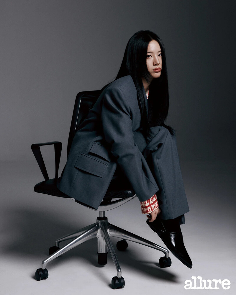 Jang Gyuri for Allure Korea January 2025 Issue documents 3