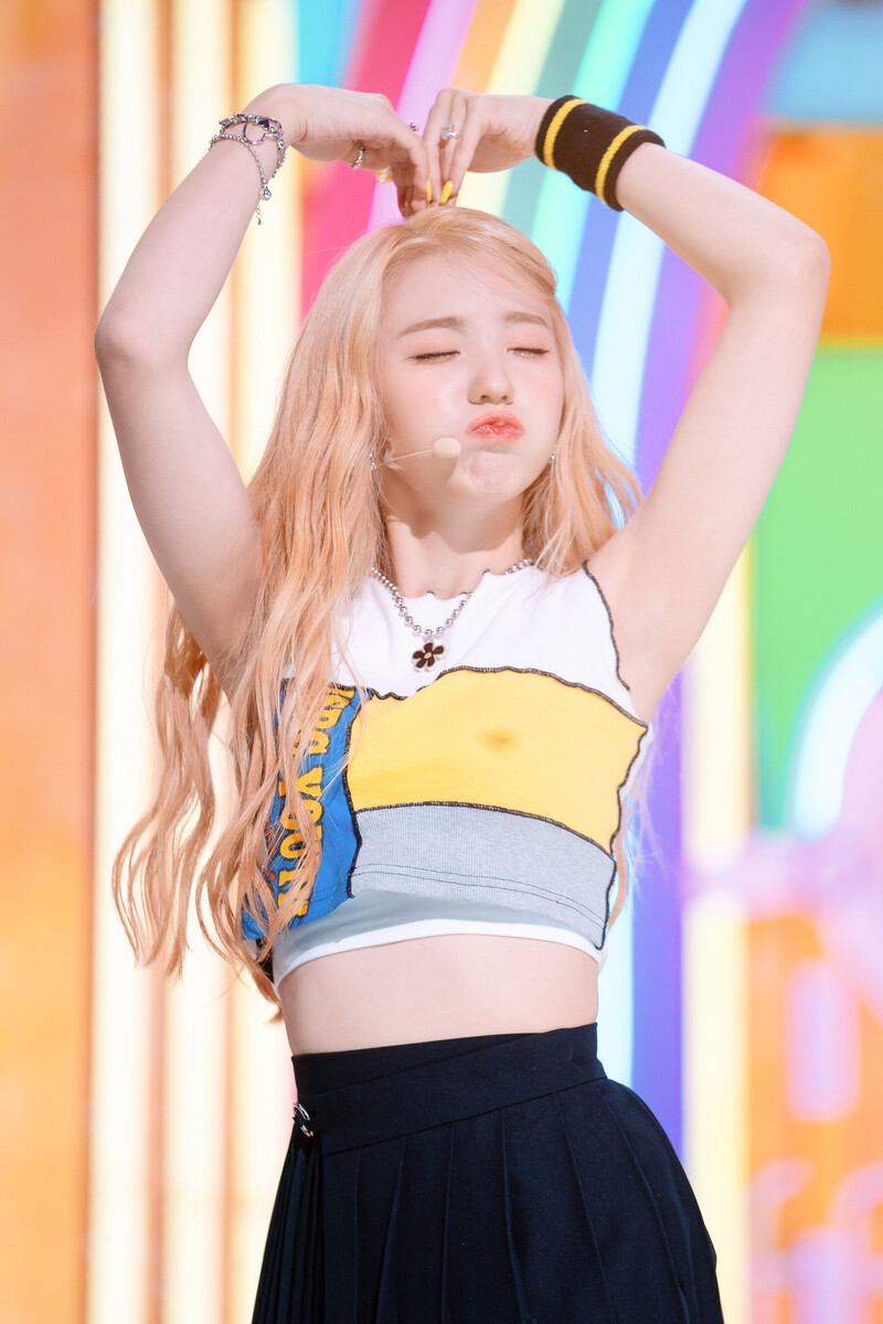 220703 Kep1er Yeseo 'Up!' at Inkigayo documents 9