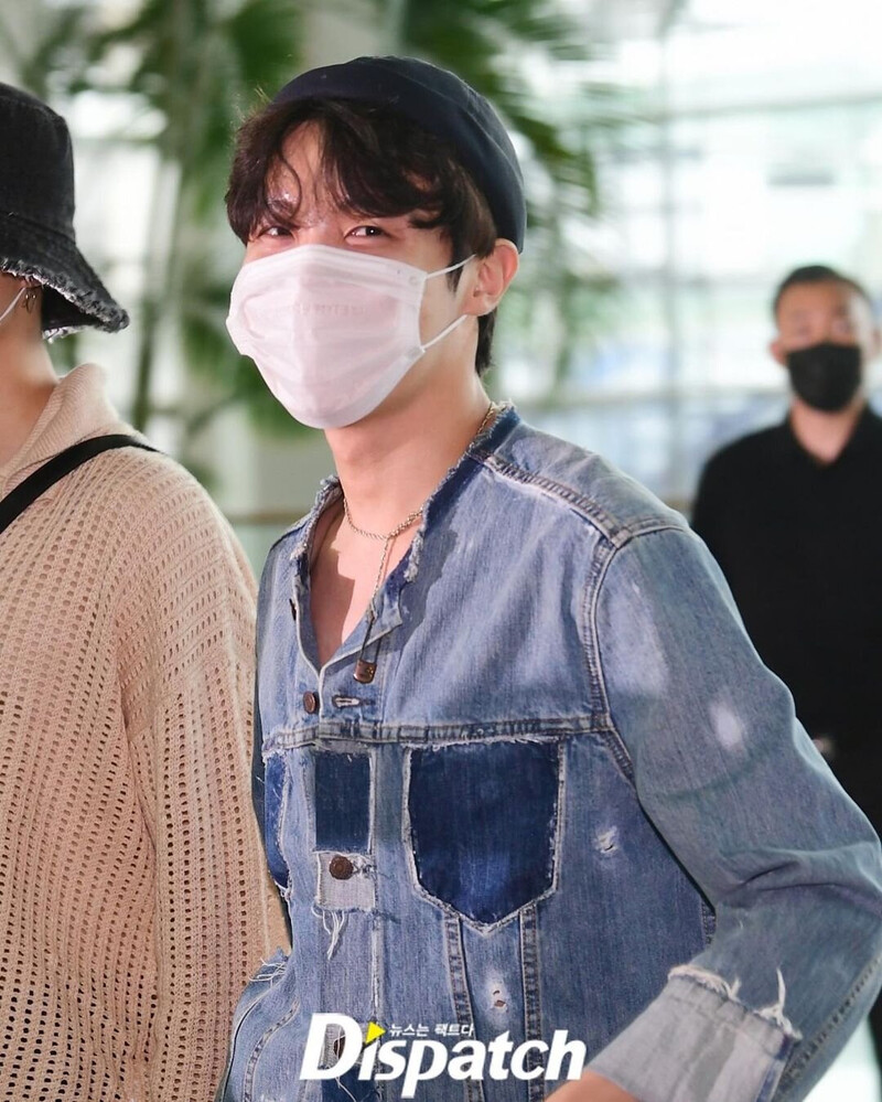 220529 BTS at Incheon International Airport documents 3