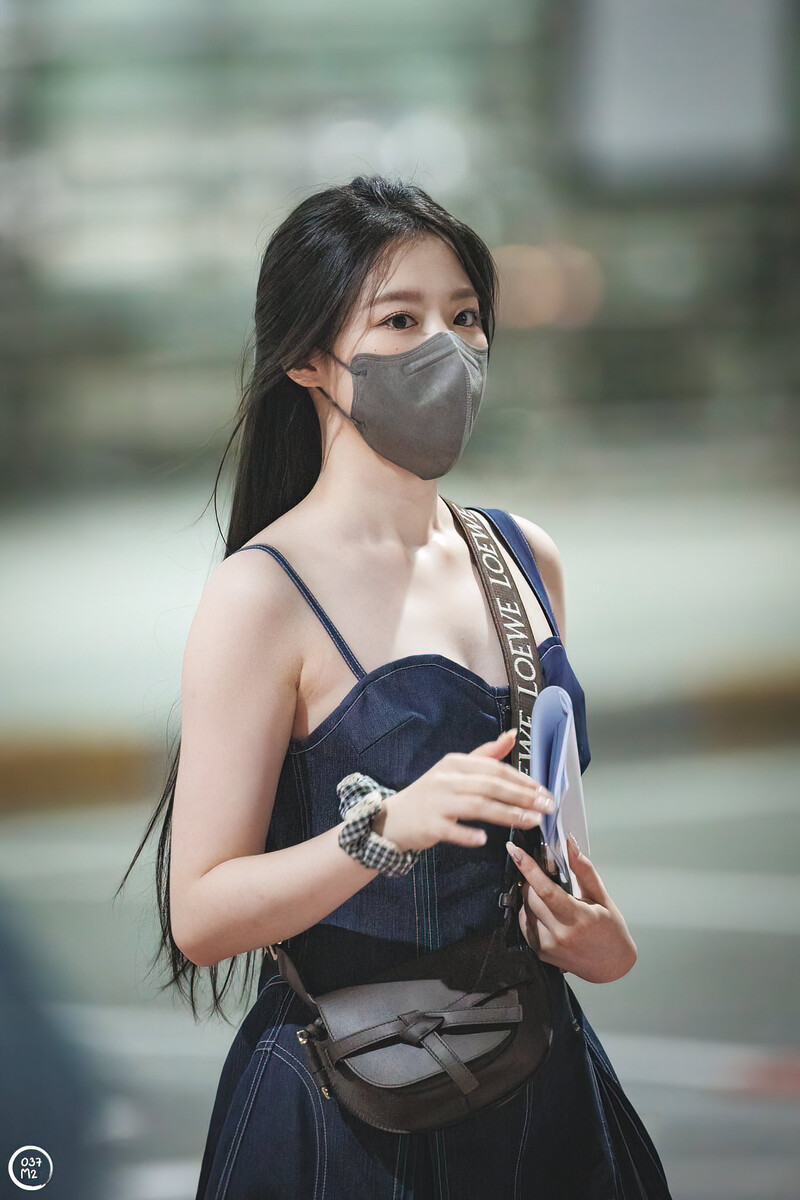 220819 (G)I-DLE Shuhua Incheon Airport Departure documents 16