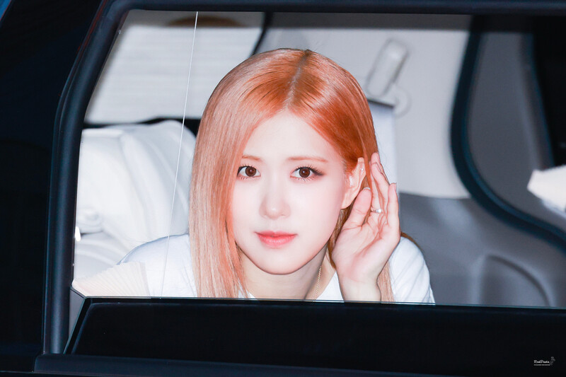 220925 BLACKPINK Rosé documents 4