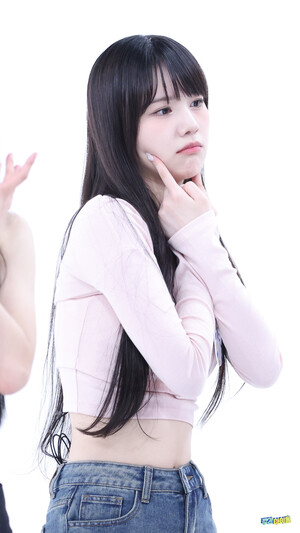 240924 MBC Naver Post - MADEIN Serina at Weekly Idol