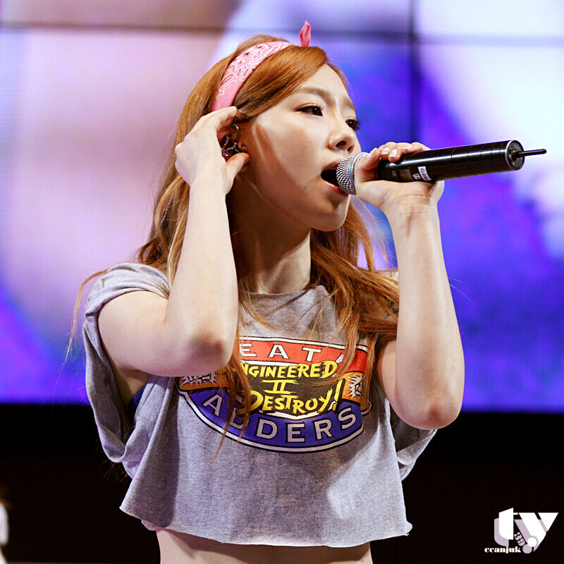 130407 Girls' Generation Taeyeon at LG 3D Festival | kpopping