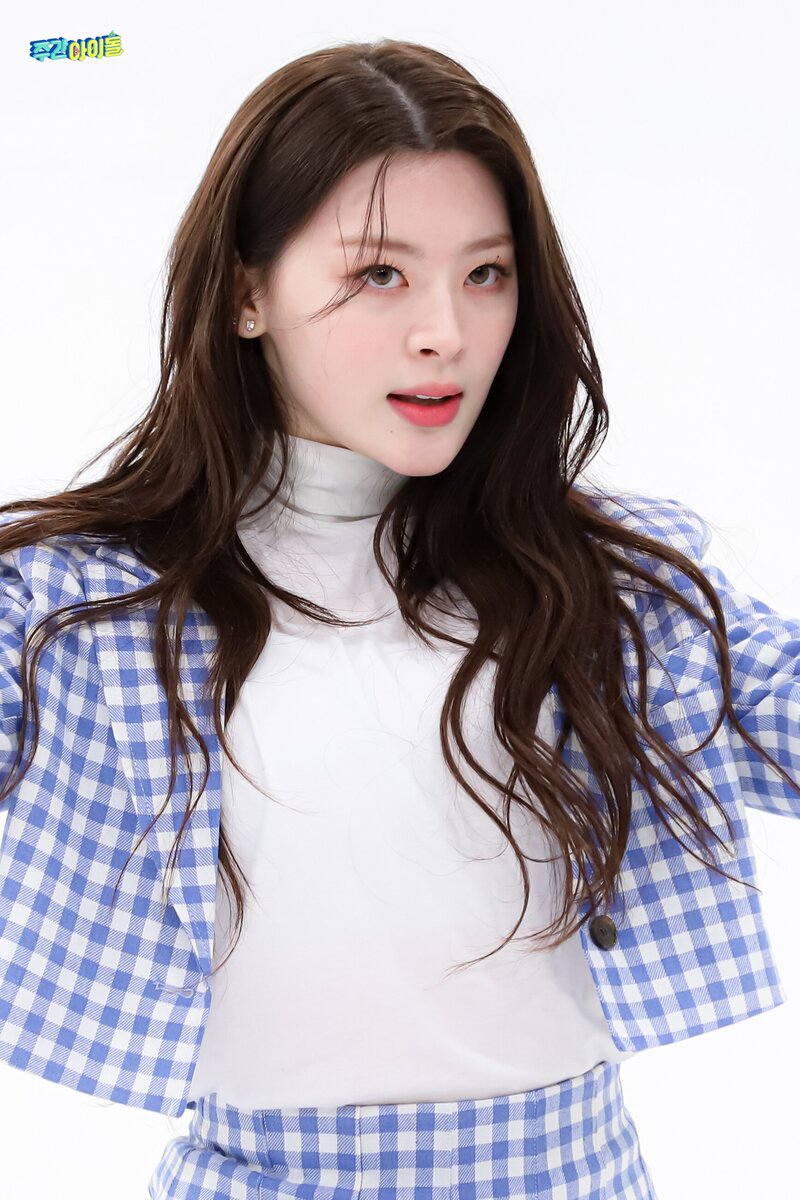 220301 MBC Naver - STAYC at Weekly Idol documents 16