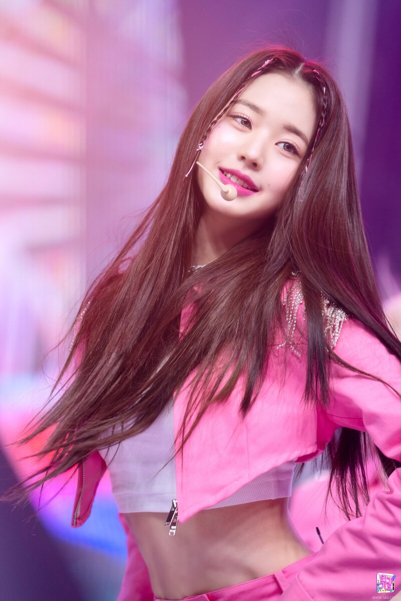 220424 IVE Wonyoung - ‘LOVE DIVE’ at Inkigayo documents 2