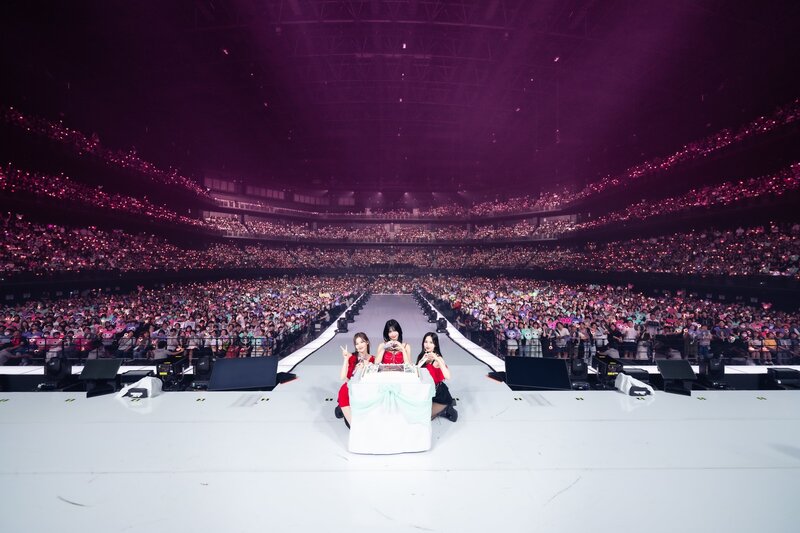 230726 - TWICE Japan Twitter Update with MISAMO - Japan Showcase - Tokyo Day2 documents 2