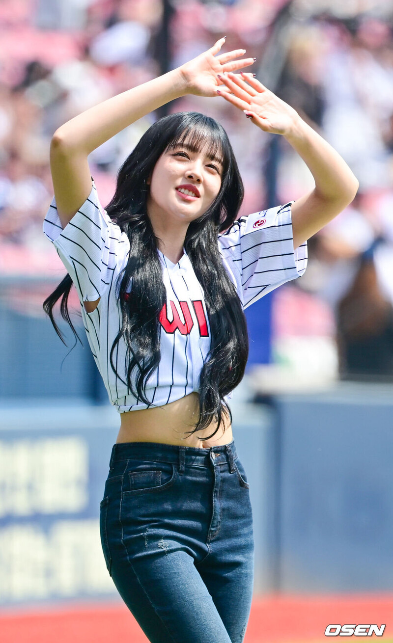 240504 STAYC Yoon - 2024 Shinhan Bank SOL KBO League in Jamsil Stadium documents 2