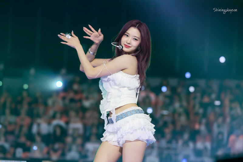 240602 Kep1er Dayeon at K-Wave Concert Inkigayo documents 6