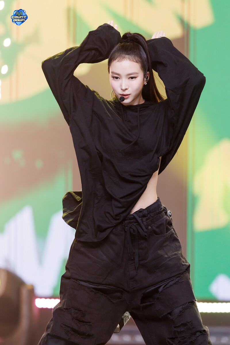 241003 MEOVV NARIN - 'MEOW' at M COUNTDOWN documents 11