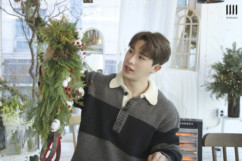 Wonho - Christmas Special Behind Photos documents 1