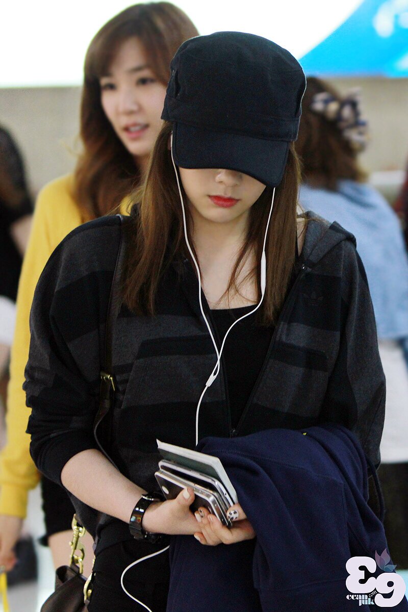 120914 Girls' Generation Taeyeon at Gimpo Airport | kpopping
