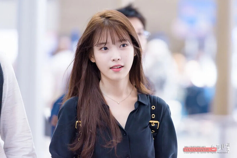 160826 인천공항 출국 아이유 직찍 by 스피넬-20.jpg