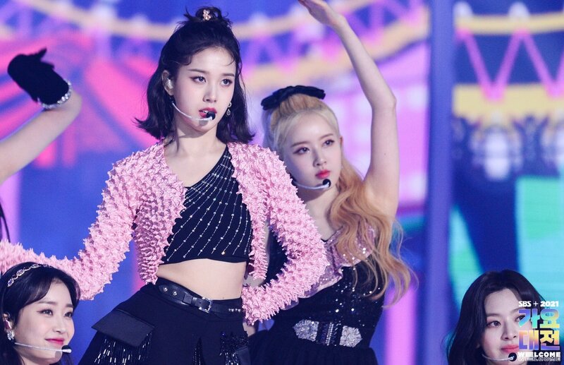 211225 STAYC at SBS Gayo Daejeon documents 9