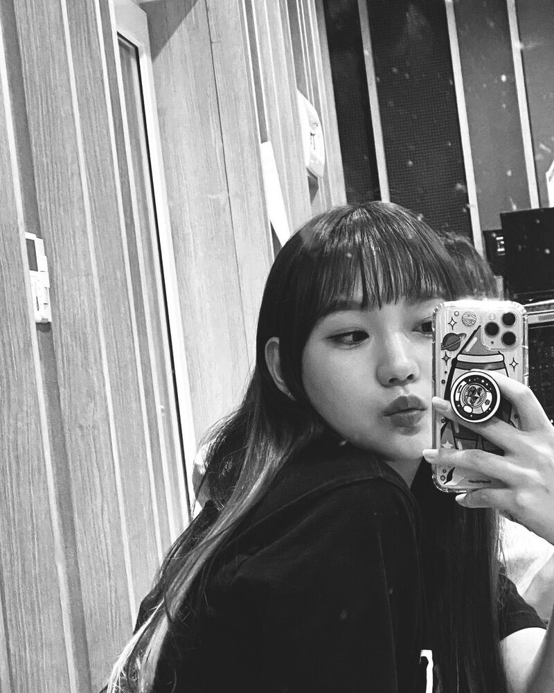 220607 ROCKET PUNCH Instagram Update - Sohee documents 2
