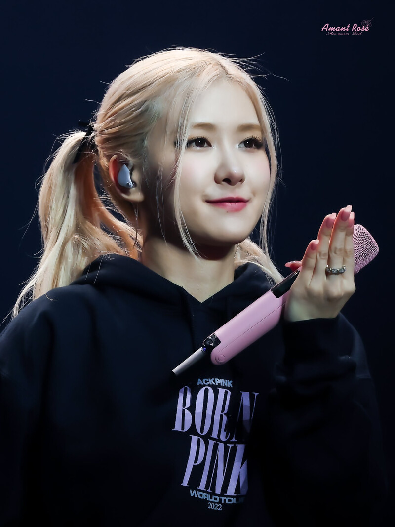 221130 BLACKPINK Rosé - 'BORN PINK' Concert in London Day 1 documents 1