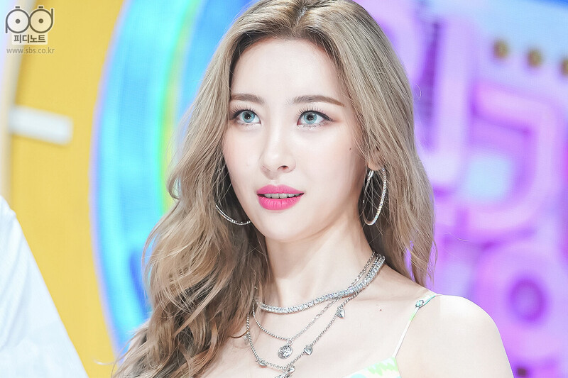 210808 Sunmi - 'You can't sit with us' + 'SUNNY' at Inkigayo documents 4