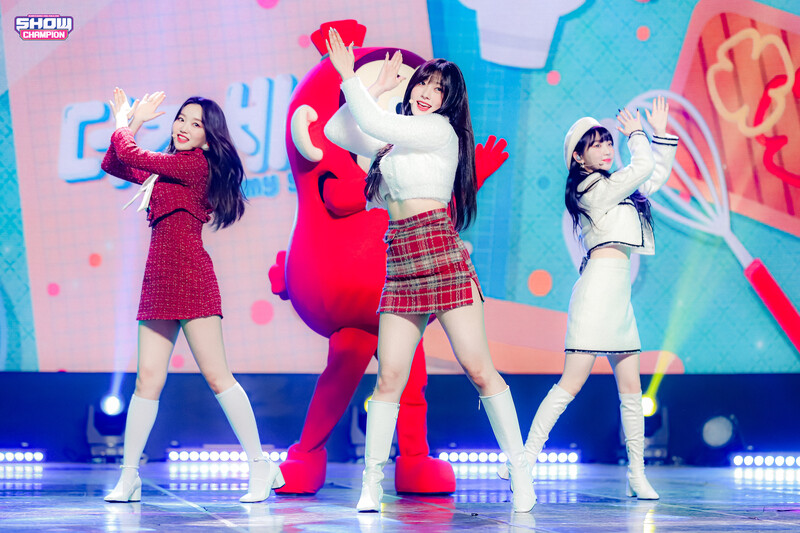 211215 LOONA's Yeojin, Choerry & Gowon - 'Yummy-Yummy' at Show Champion documents 6