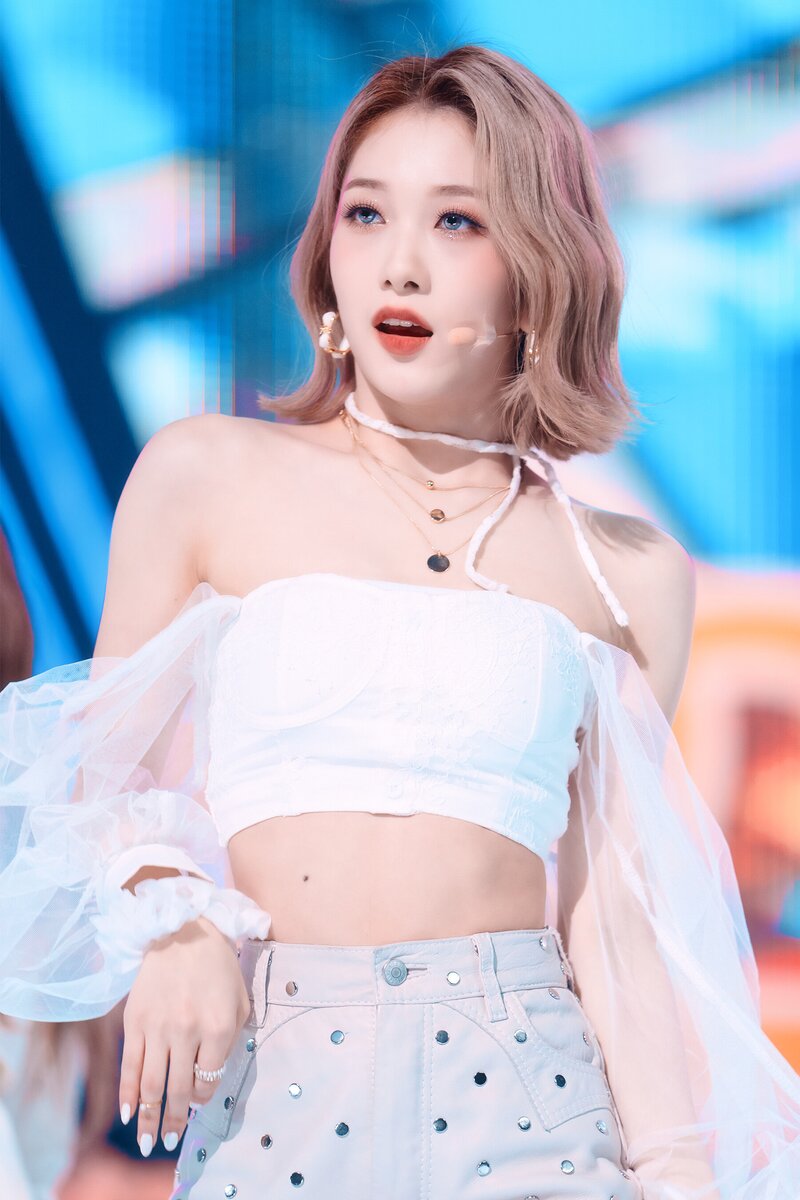 220123 fromis_9 Seoyeon - 'DM' at Inkigayo documents 3
