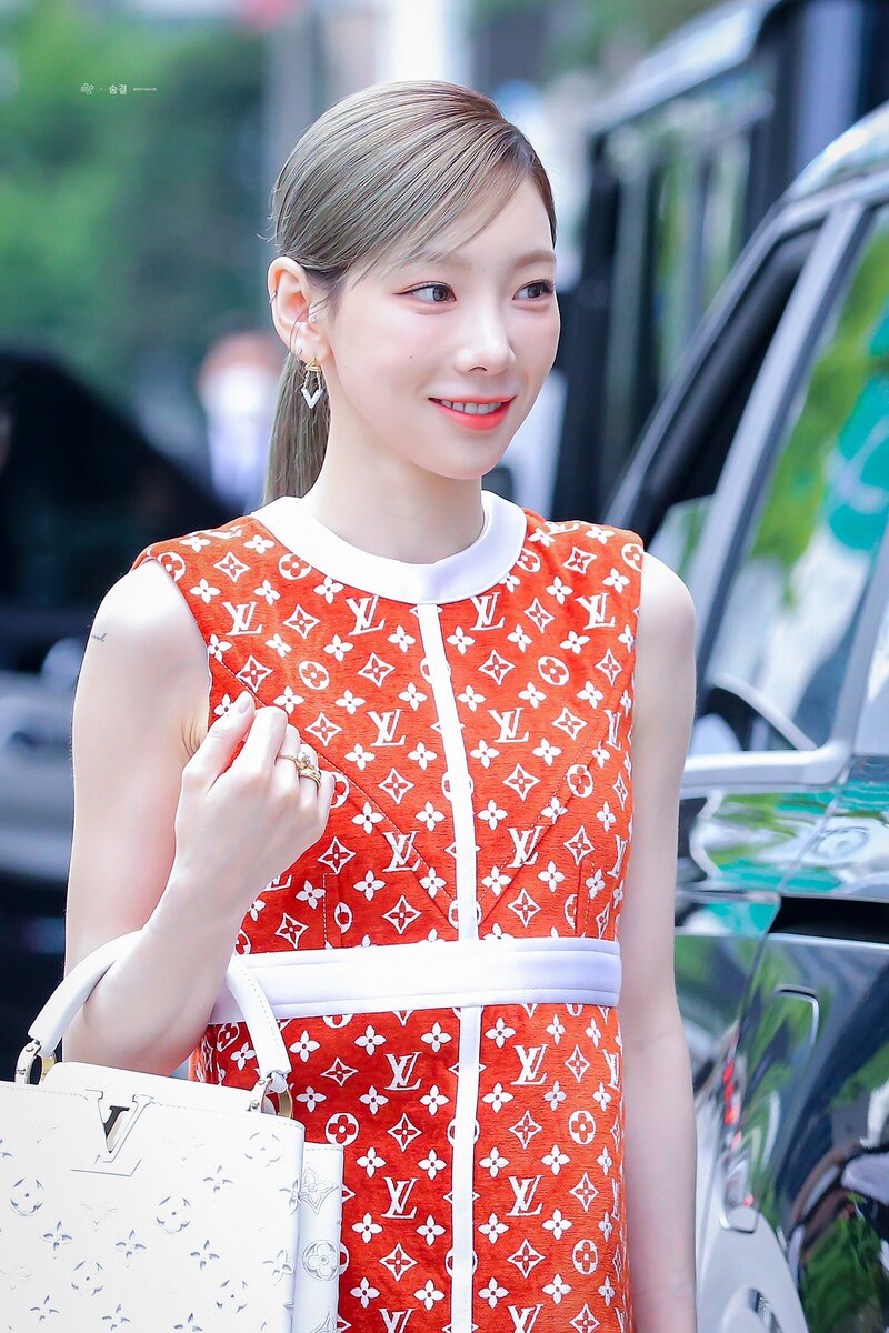 220530 Taeyeon at Louis Vuitton Objets Nomades Exhibition documents 3