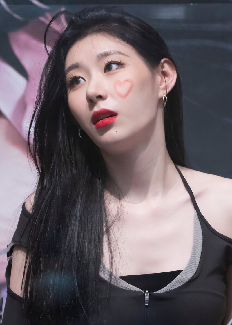 220722 ITZY Chaeryeong - Fansign documents 1