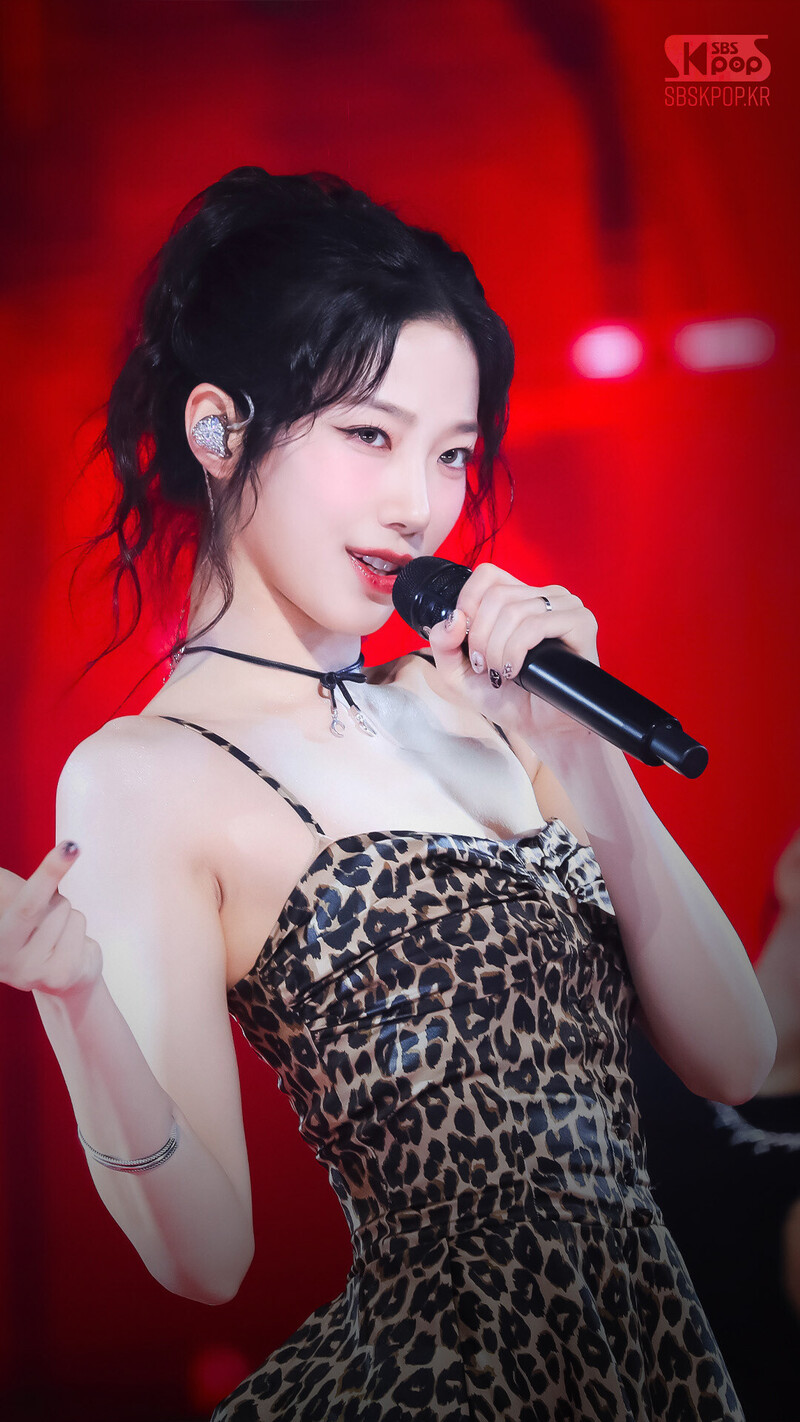 240901 LE SSERAFIM Kazuha - 'Crazy' + '1-800-hot-n-fun' at Inkigayo documents 5