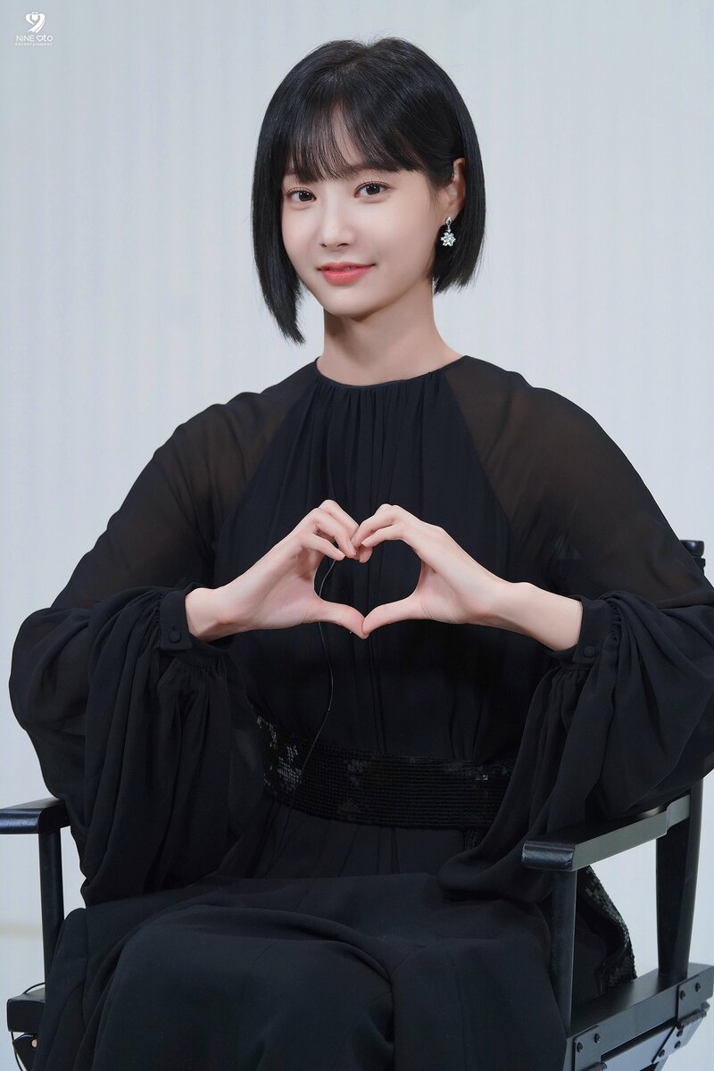 221007 9 Ato Naver Post - Yeonwoo - 'The Golden Spoon' Behind documents 12
