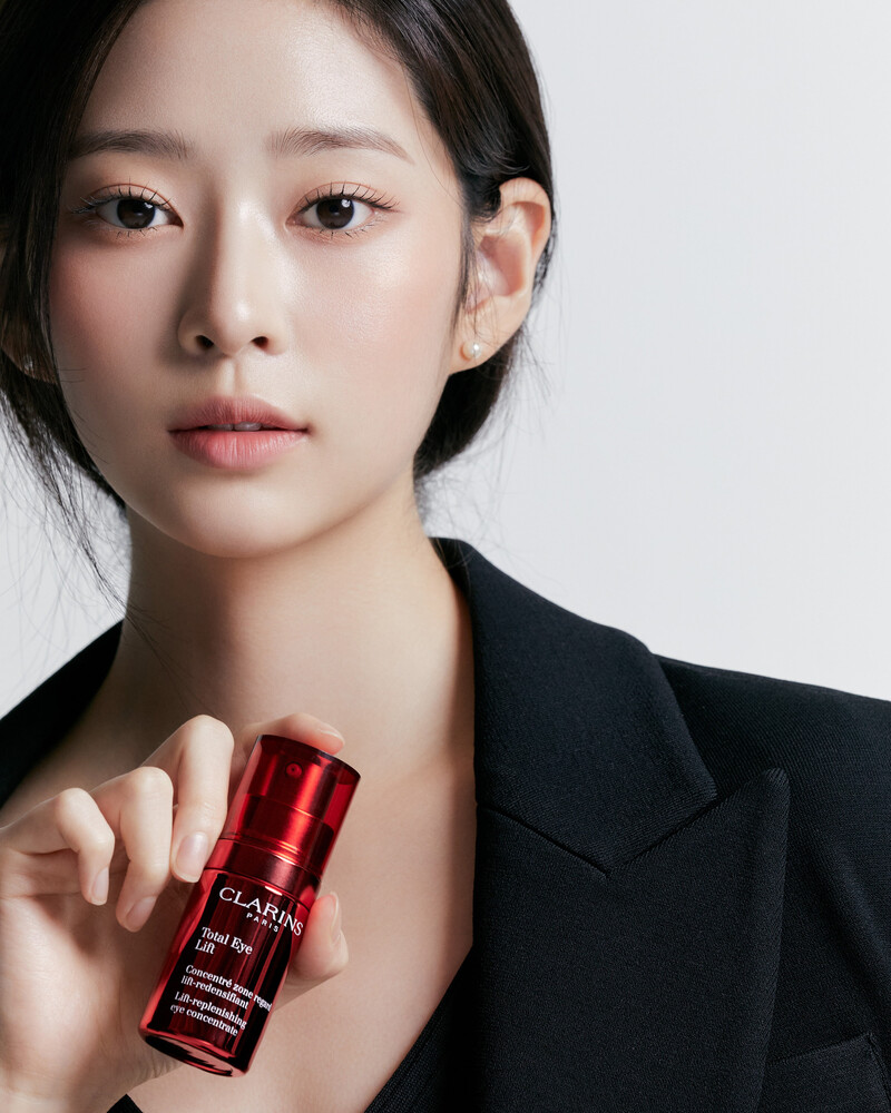 Kim Minju for Clarins 2022 Body Oil Treatment & Double Serum documents 3