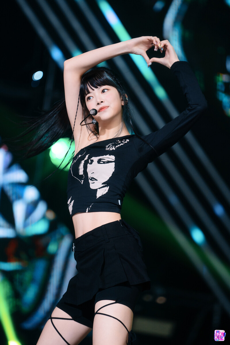 221106 LE SSERAFIM Eunchae - 'ANTIFRAGILE' at Inkigayo documents 9