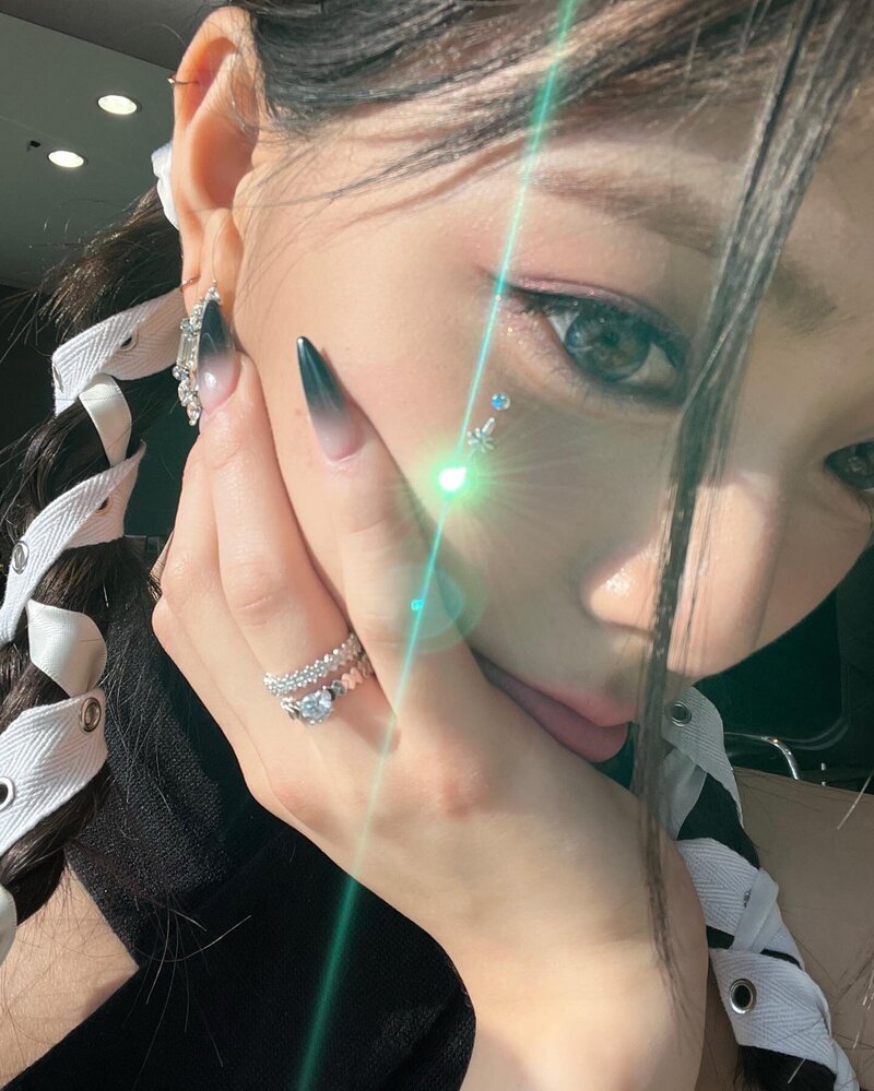 221203 ITZY Instagram Update - Yuna documents 5