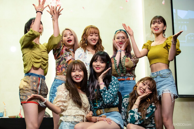 190825 Weki Meki at 'WEEK END LOL' Mapo Fansign documents 1