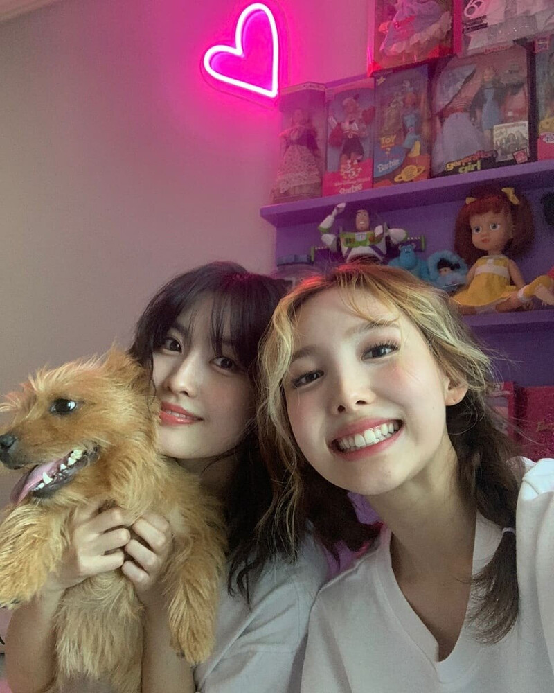 210726 TWICE Instagram Update - Momo & Nayeon documents 7