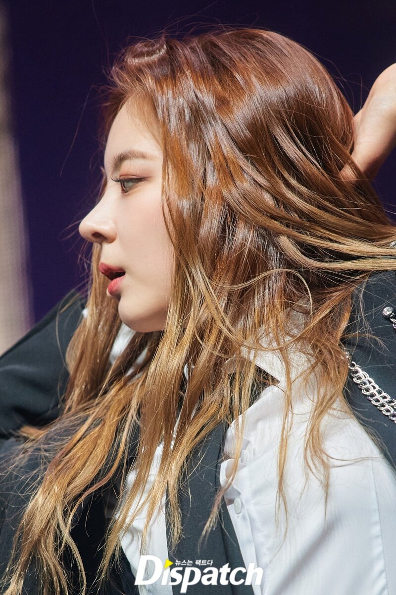 220411 ITZY Lia 1st Fanmeeting Photoshoot by Dispatch documents 5
