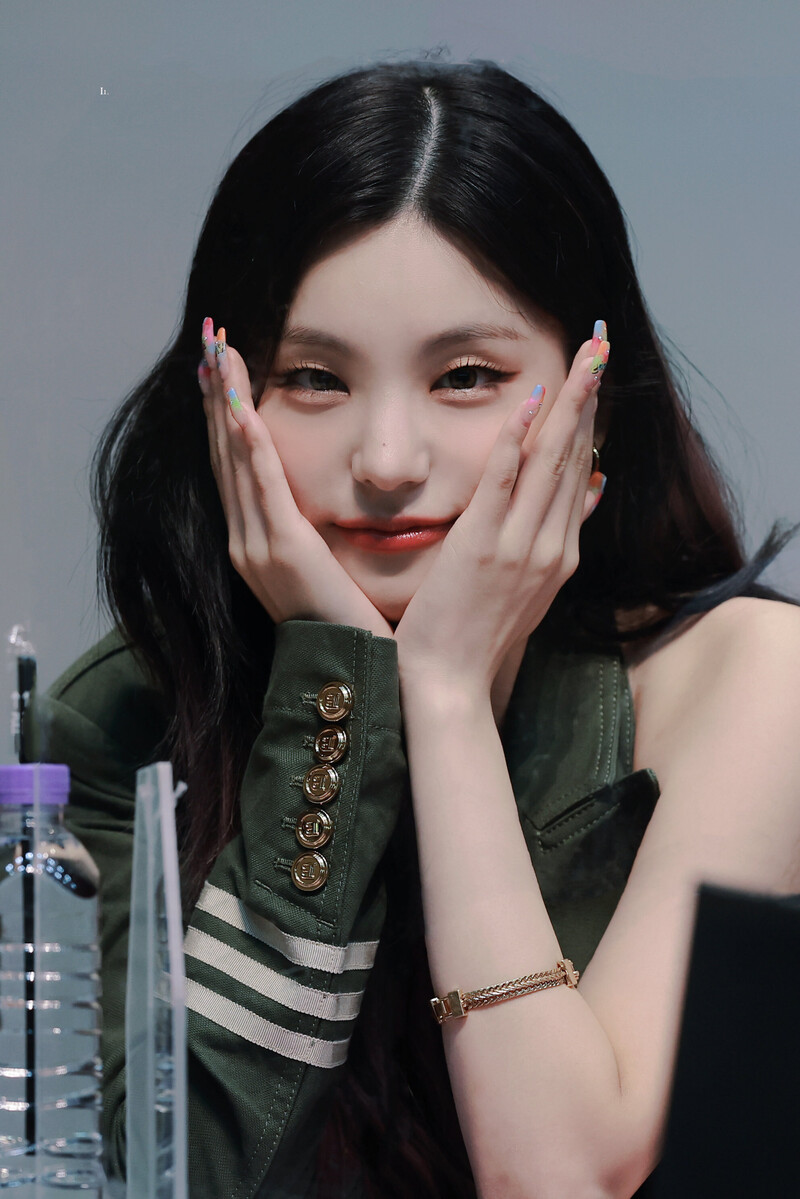 220720 ITZY Yeji - Fansign Event documents 6