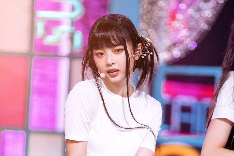 220807 NewJeans Hanni 'Cookie' at Inkigayo documents 20