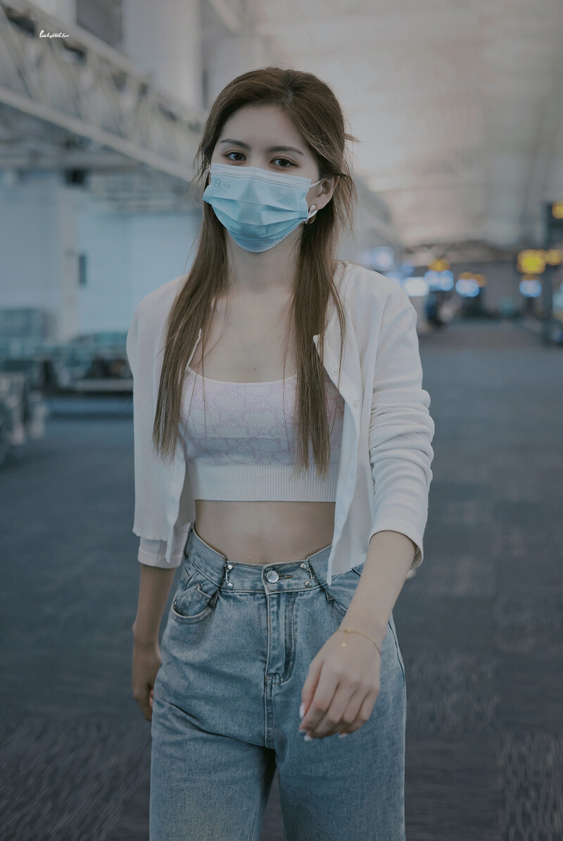 220821 Chen Lin at Guangzhuo International Airport documents 3