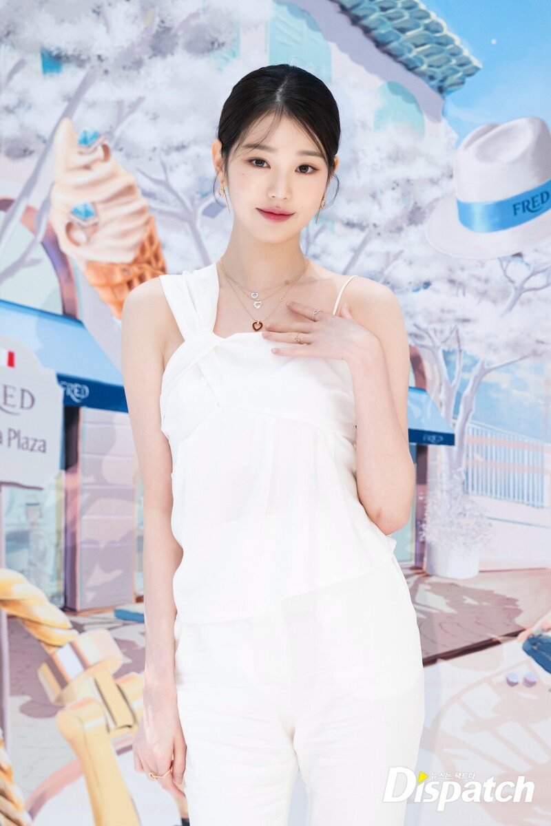 230531 IVE Wonyoung - FRED Photo Call Event documents 7